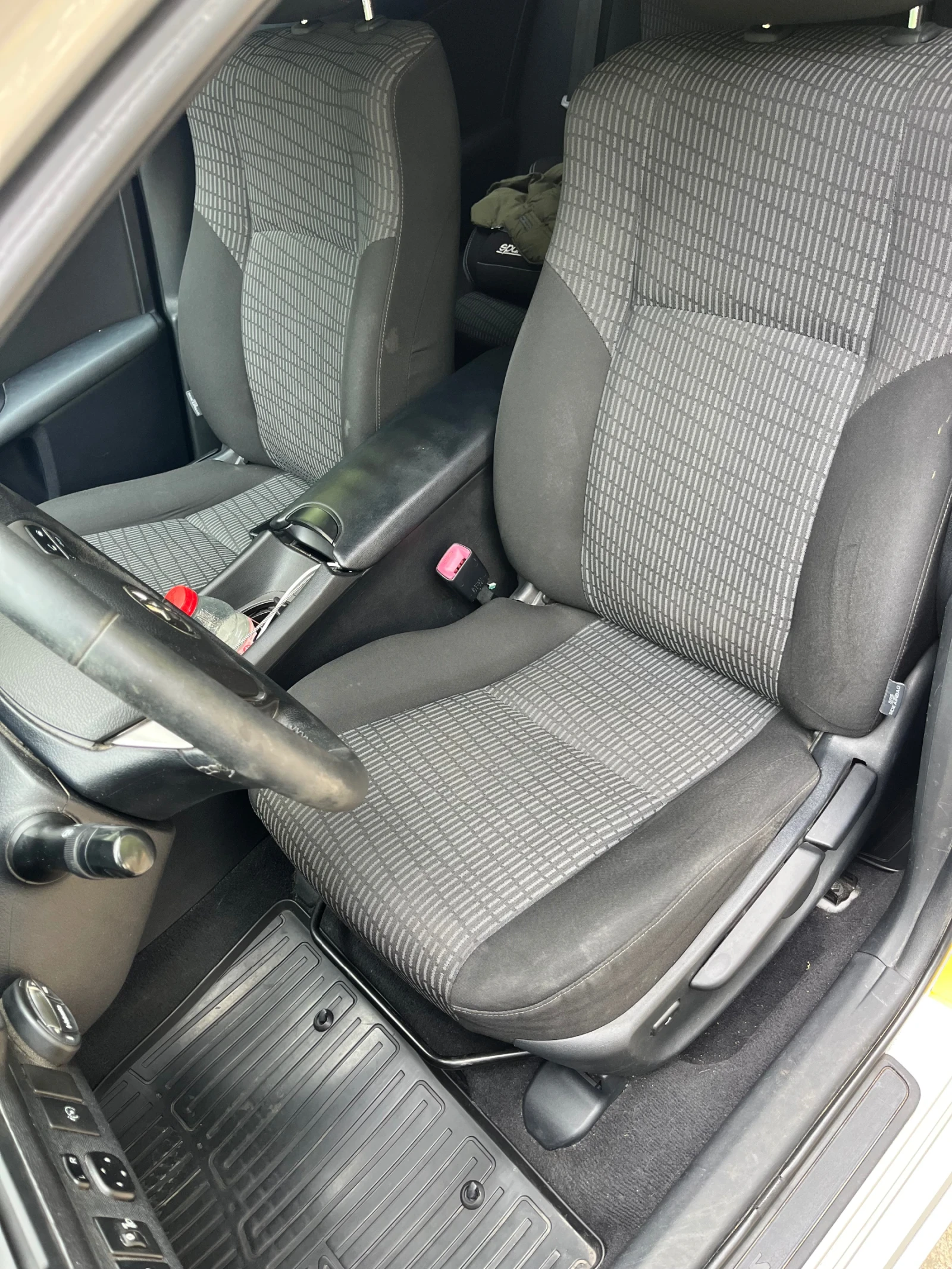 Toyota Avensis 2.0 D4D, снимка 7 - Автомобили и джипове - 56202017