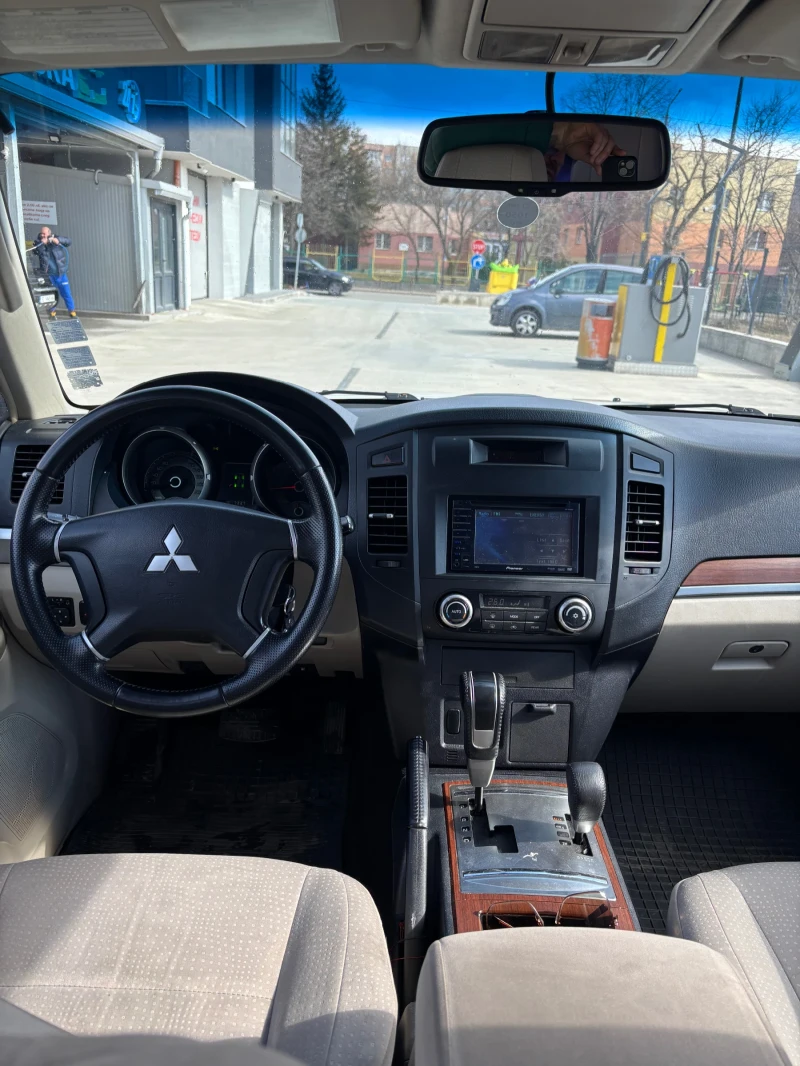 Mitsubishi Pajero 3.8 i V6 ГАЗ, снимка 11 - Автомобили и джипове - 49290872