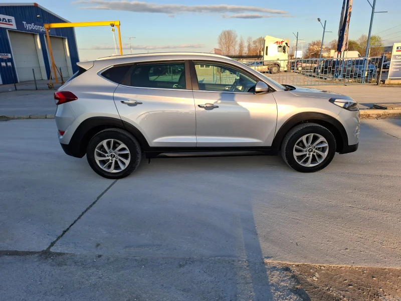 Hyundai Tucson, снимка 8 - Автомобили и джипове - 49571451