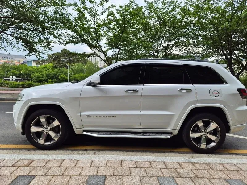 Jeep Cherokee 3.0D AWD Overland - САМО 30% АВАНС, снимка 3 - Автомобили и джипове - 55662010
