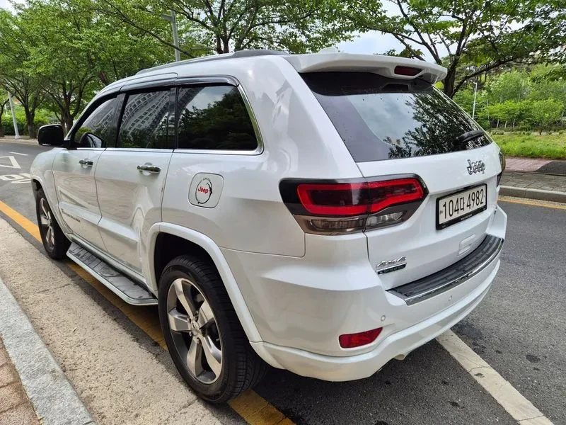 Jeep Cherokee 3.0D AWD Overland - САМО 30% АВАНС, снимка 4 - Автомобили и джипове - 55662010