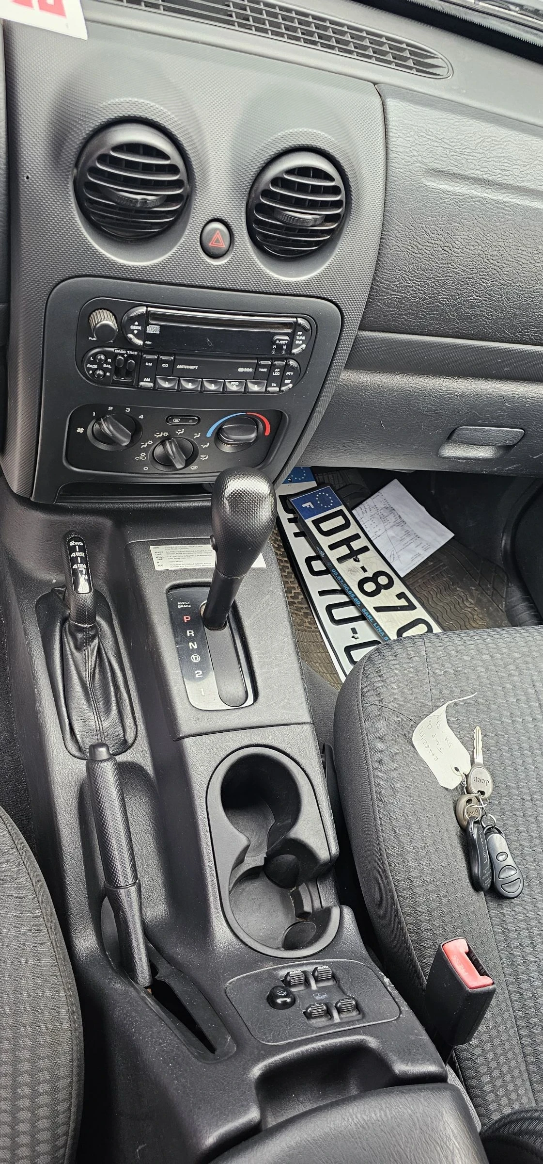 Jeep Cherokee 2.8CRD АВТОМАТИК  ТЕГЛИЧ - изображение 10