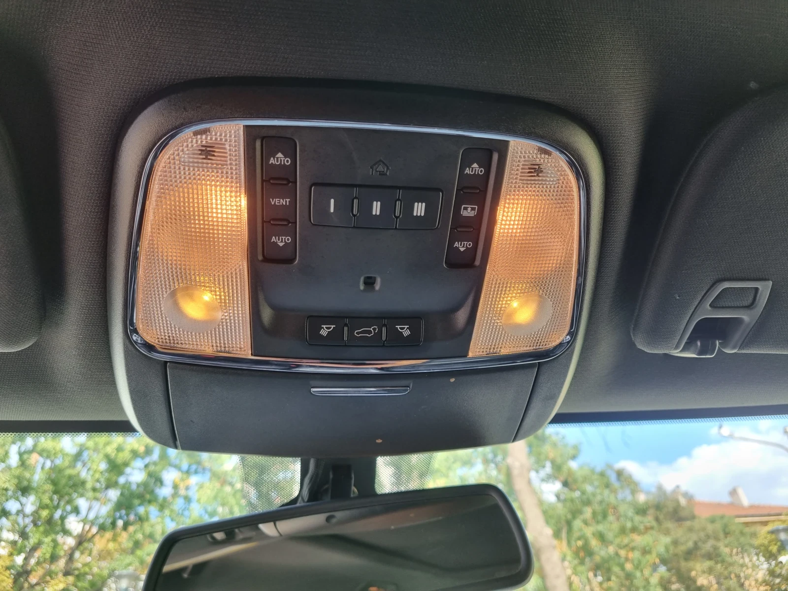 Jeep Grand cherokee 5.7 Overland - изображение 5