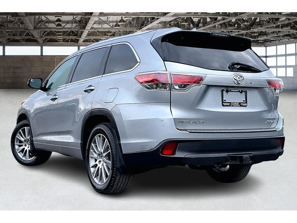 Toyota Highlander Подгреви * Камера * 8 Места * Става на Газ * , снимка 3 - Автомобили и джипове - 53819605