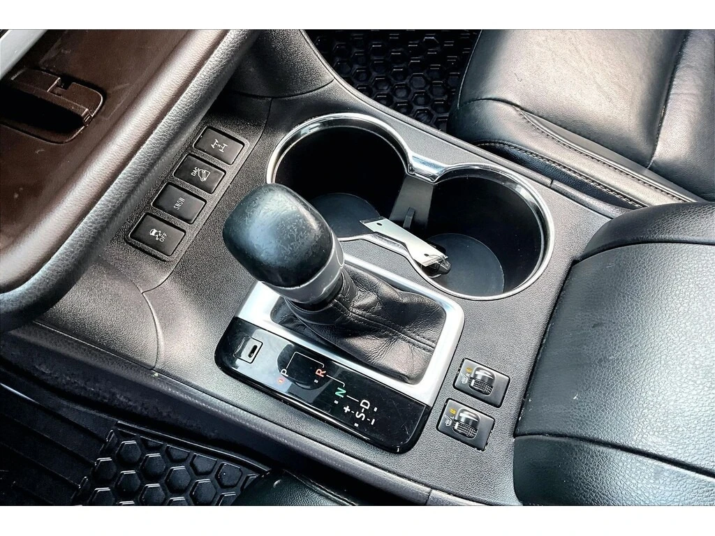 Toyota Highlander Подгреви * Камера * 8 Места * Става на Газ * , снимка 11 - Автомобили и джипове - 53819605