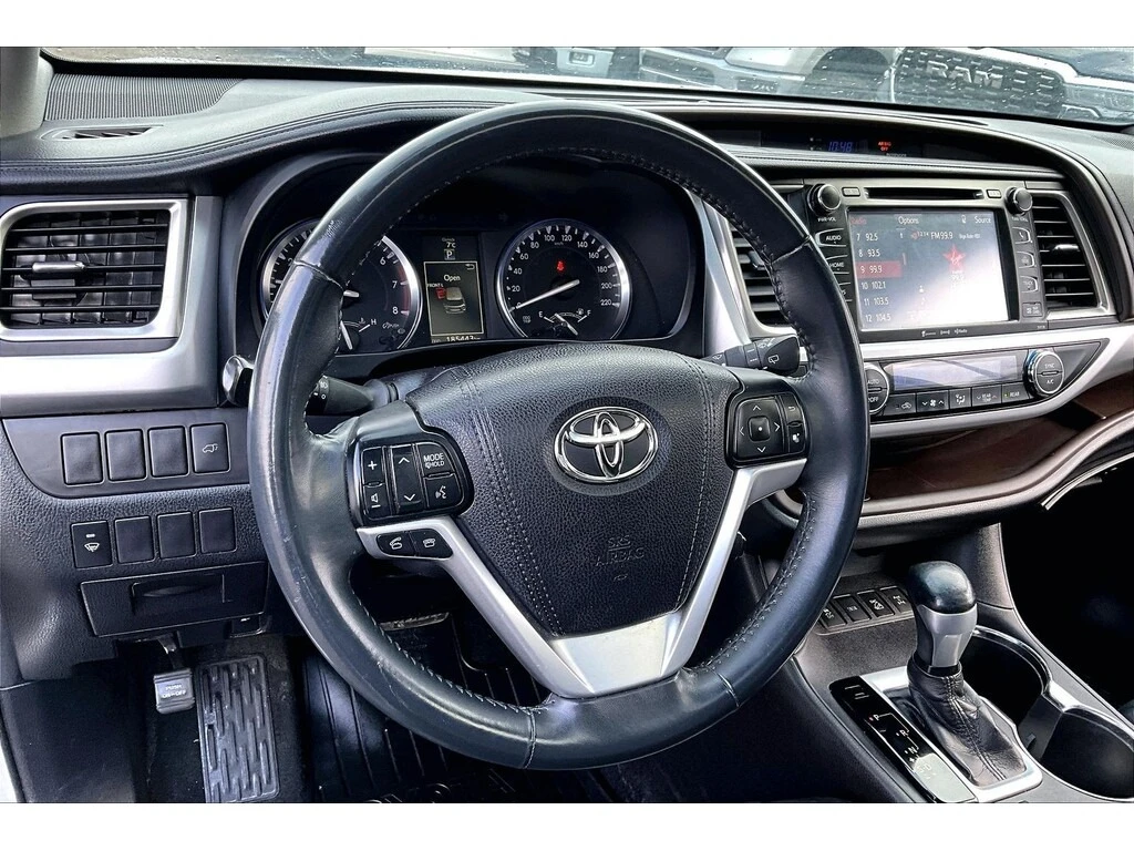 Toyota Highlander Подгреви * Камера * 8 Места * Става на Газ * , снимка 6 - Автомобили и джипове - 53819605