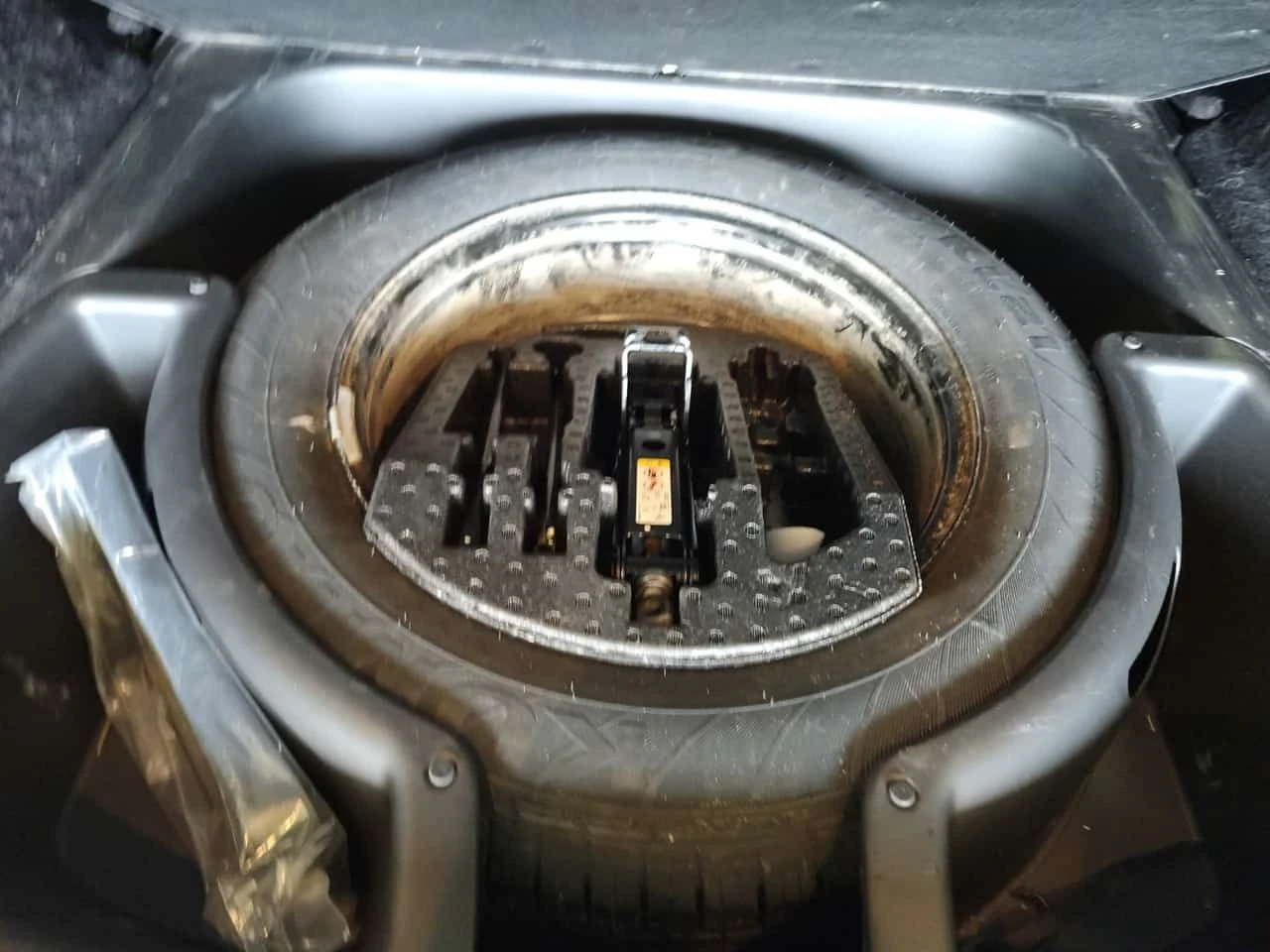 Jeep Grand cherokee  OVERLAND| ОБДУХВАНЕ| 2 КЛЮЧА| ПАНОРАМА| CARFAX, снимка 15 - Автомобили и джипове - 53845316