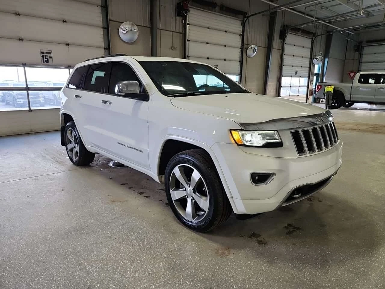 Jeep Grand cherokee  OVERLAND| ОБДУХВАНЕ| 2 КЛЮЧА| ПАНОРАМА| CARFAX, снимка 2 - Автомобили и джипове - 53845316