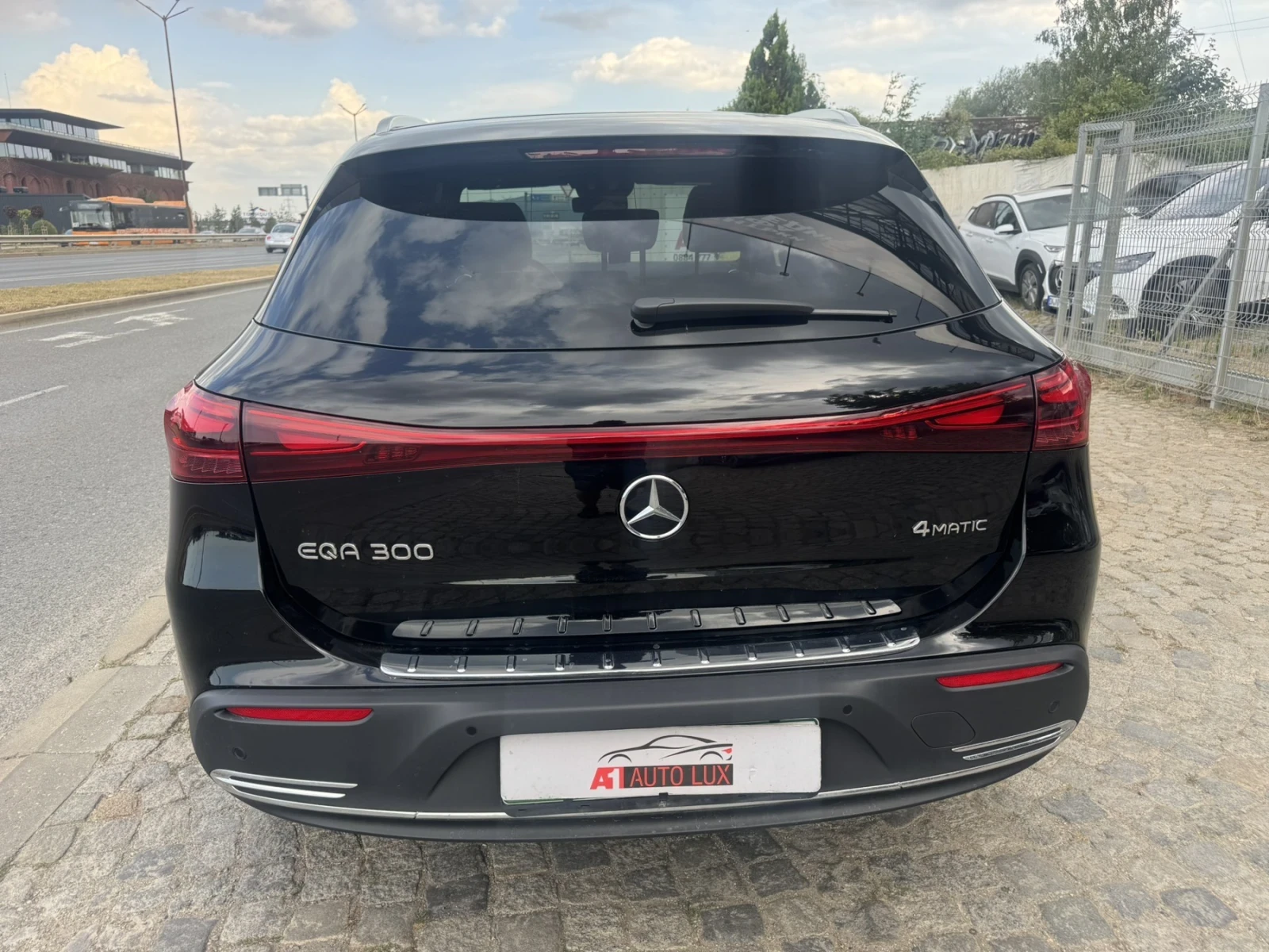 Mercedes-Benz EQA 300 4MATIK AMG, снимка 6 - Автомобили и джипове - 55702134