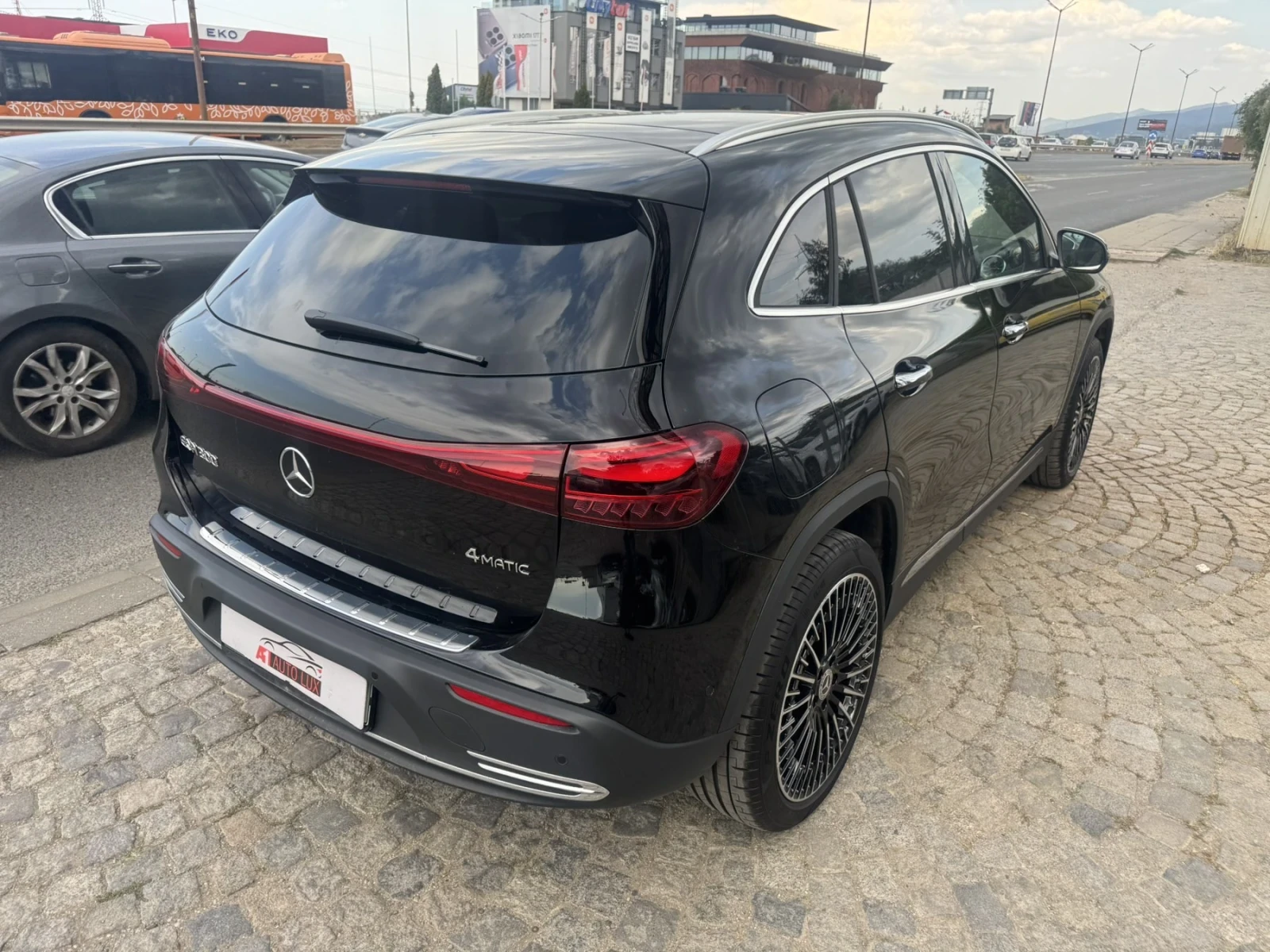 Mercedes-Benz EQA 300 4MATIK AMG, снимка 5 - Автомобили и джипове - 55702134