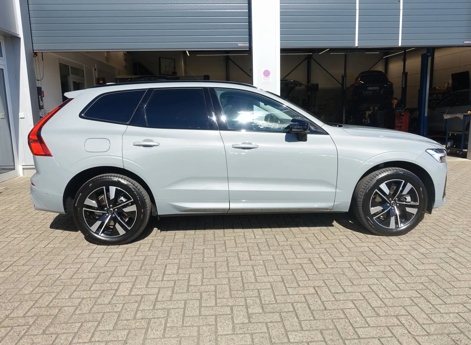 Volvo XC60 T6 AWD Plus, снимка 4 - Автомобили и джипове - 56476625