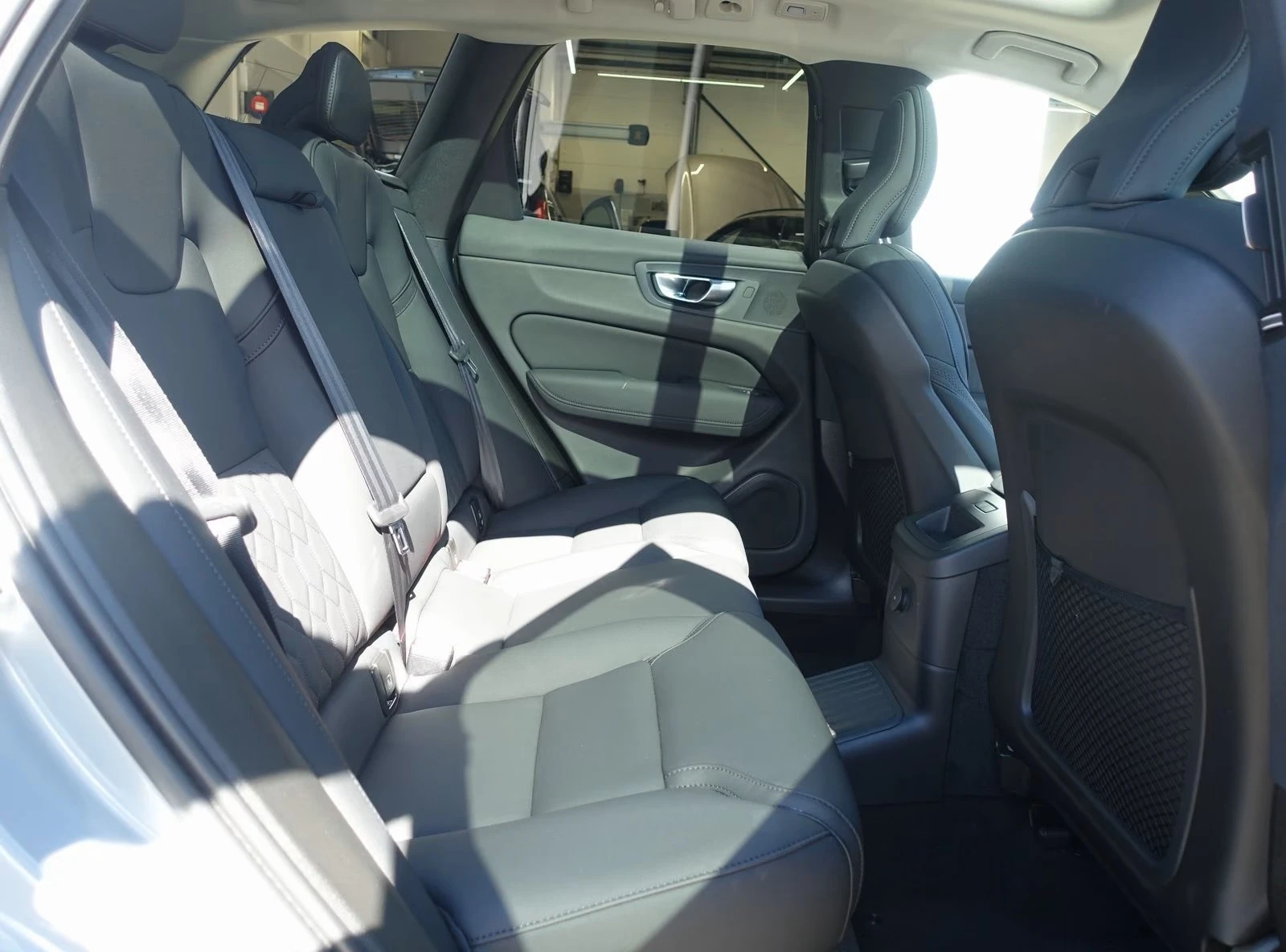 Volvo XC60 T6 AWD Plus, снимка 14 - Автомобили и джипове - 56476625