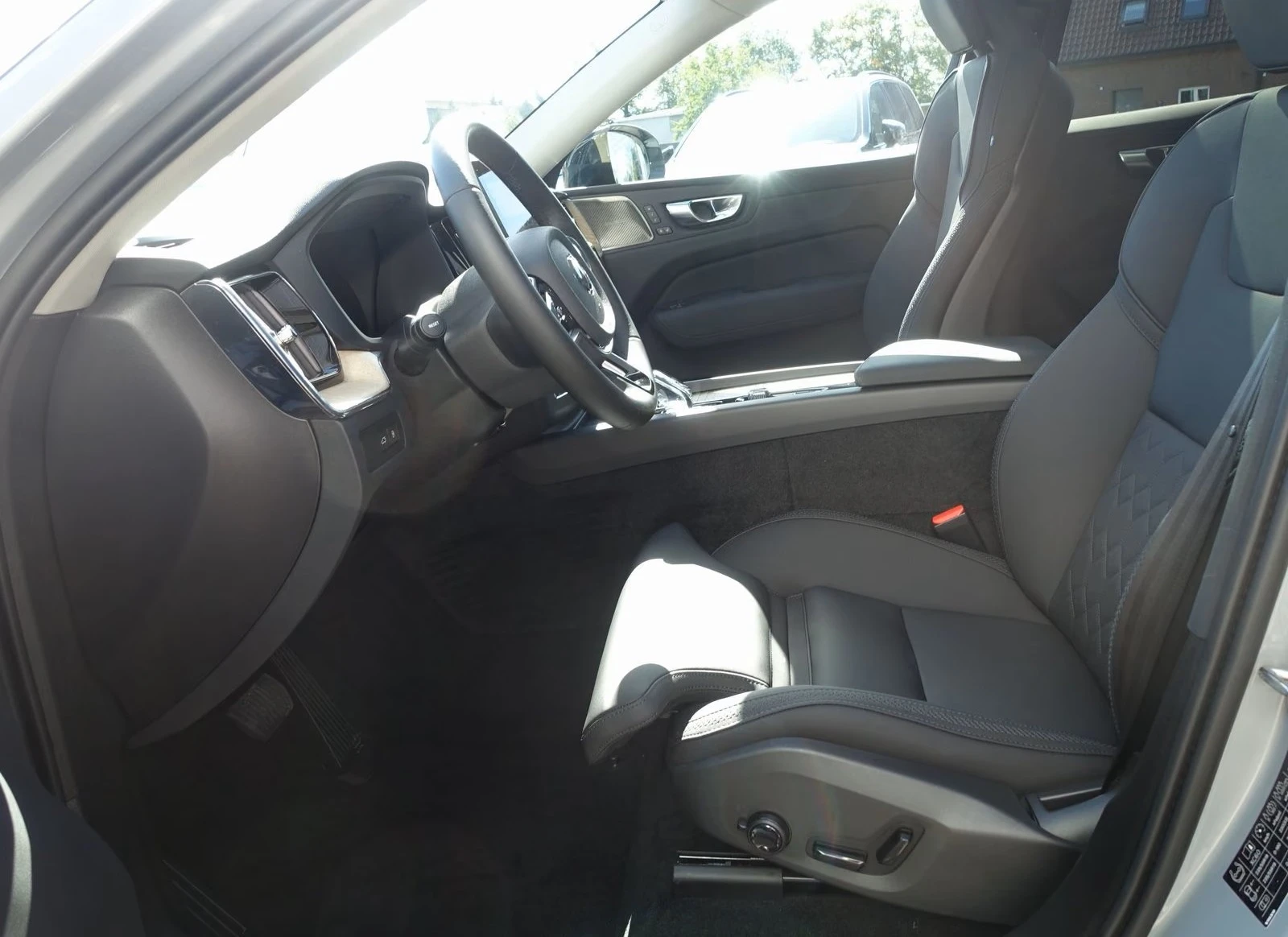 Volvo XC60 T6 AWD Plus, снимка 9 - Автомобили и джипове - 56476625