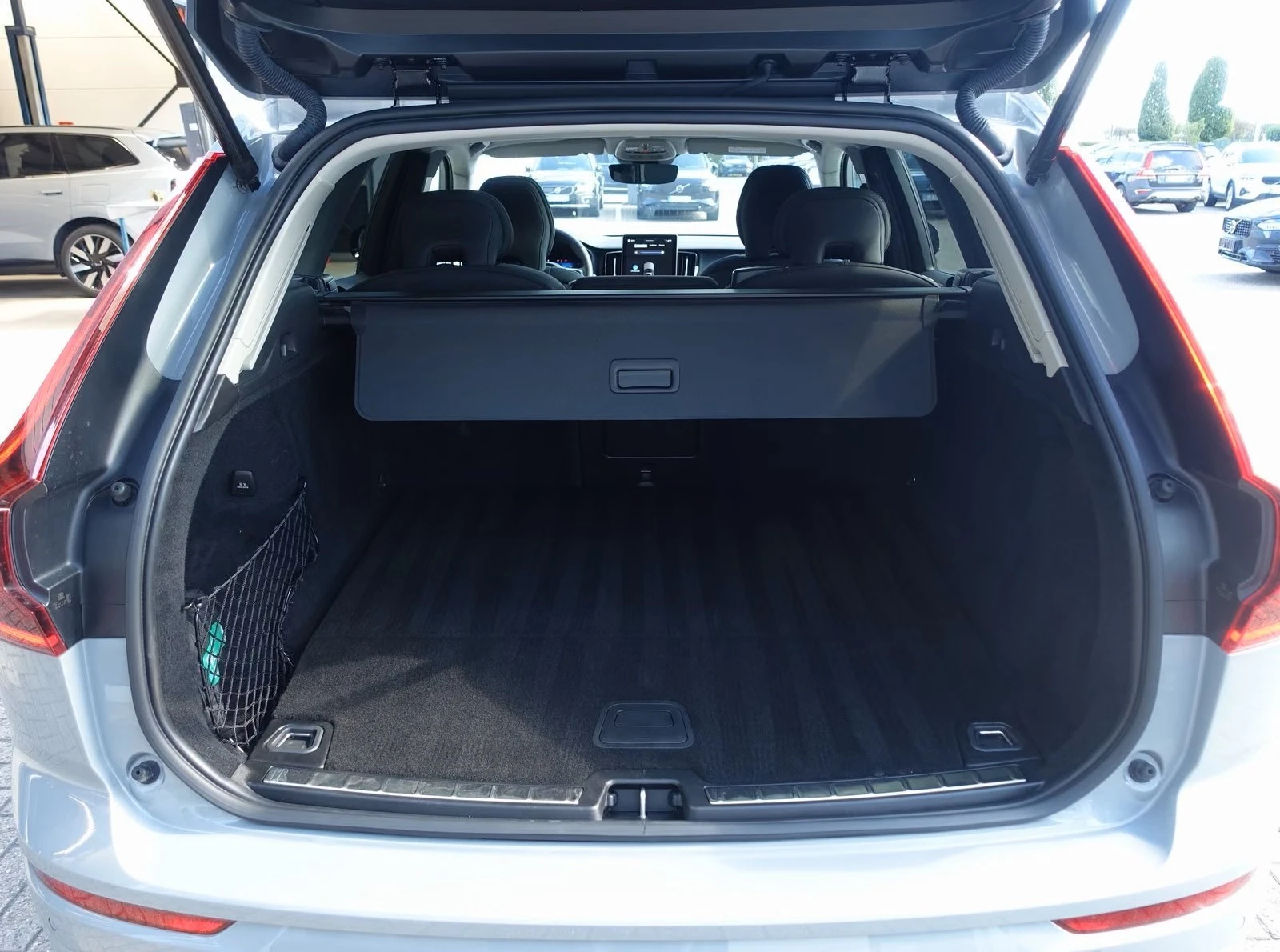 Volvo XC60 T6 AWD Plus, снимка 16 - Автомобили и джипове - 56476625