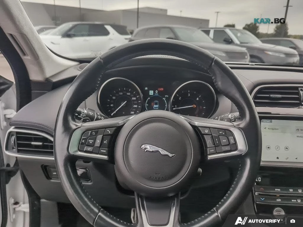 Jaguar F-PACE PRESTIGE* KEYLESS* LANE ASSIST* CAMERA, снимка 8 - Автомобили и джипове - 56658029