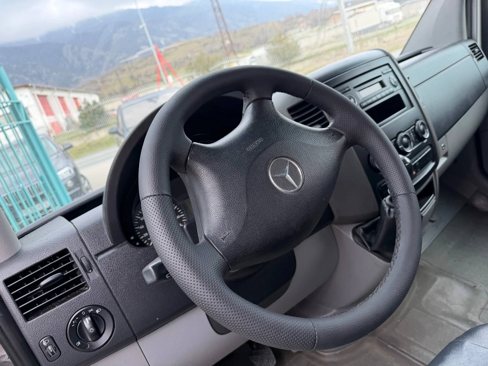 Mercedes-Benz Sprinter 211CDI* 2xКлиматик* 2х стр.врати, снимка 4 - Бусове и автобуси - 53875073