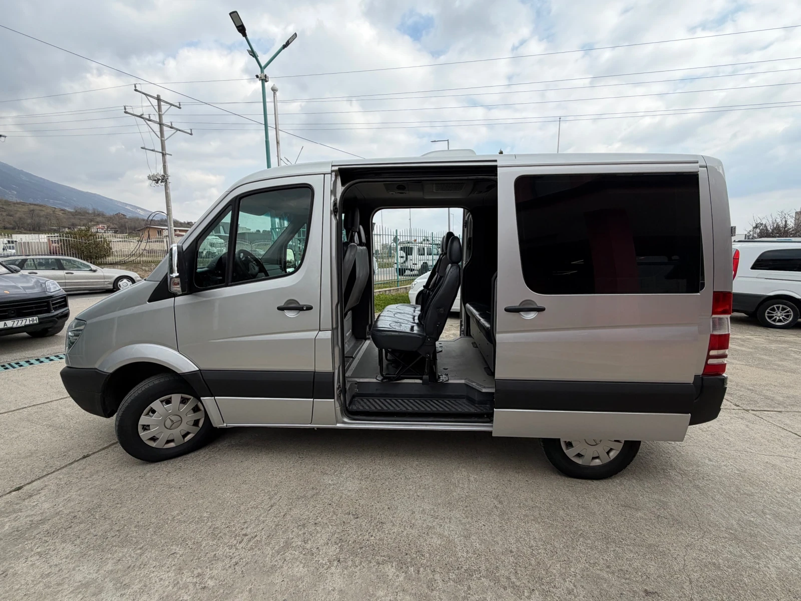 Mercedes-Benz Sprinter 211CDI* 2xКлиматик* 2х стр.врати, снимка 3 - Бусове и автобуси - 53875073