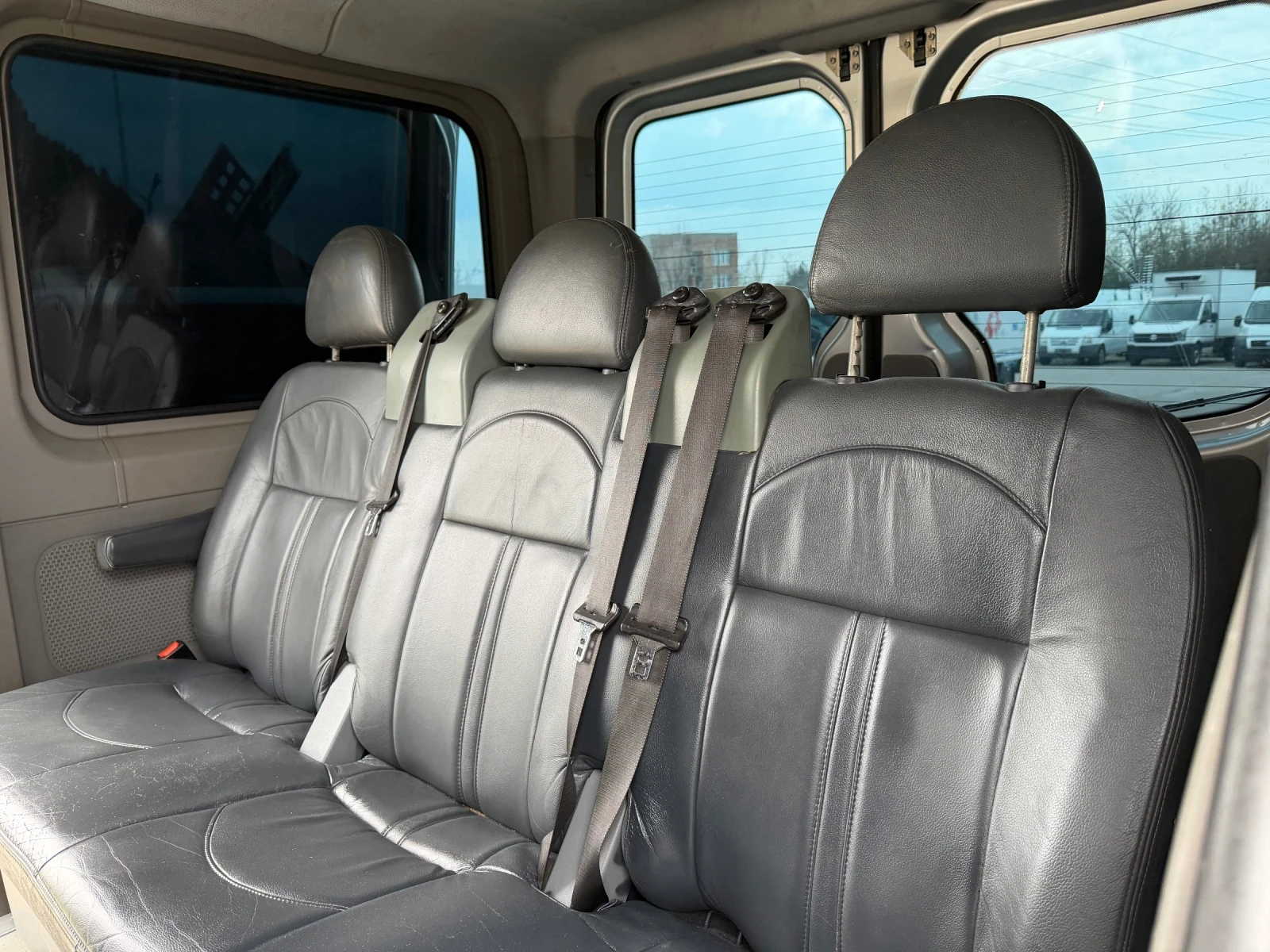 Mercedes-Benz Sprinter 211CDI* 2xКлиматик* 2х стр.врати, снимка 9 - Бусове и автобуси - 53875073