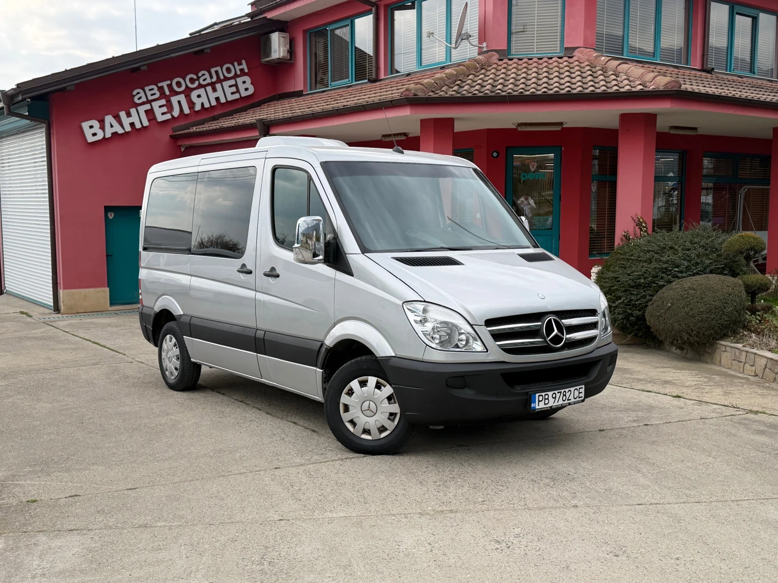 Mercedes-Benz Sprinter 211CDI* 2xКлиматик* 2х стр.врати, снимка 15 - Бусове и автобуси - 53875073