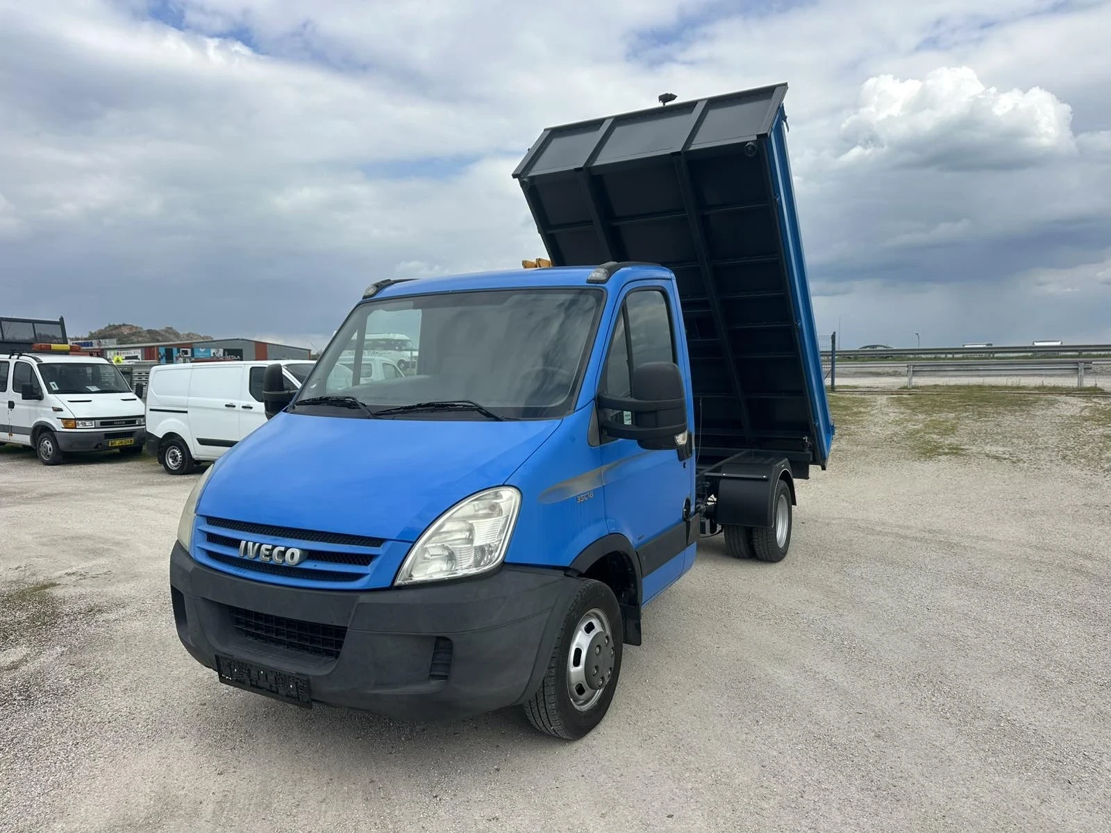Iveco 35c18 Тристранен самосвал, снимка 2 - Бусове и автобуси - 54181012
