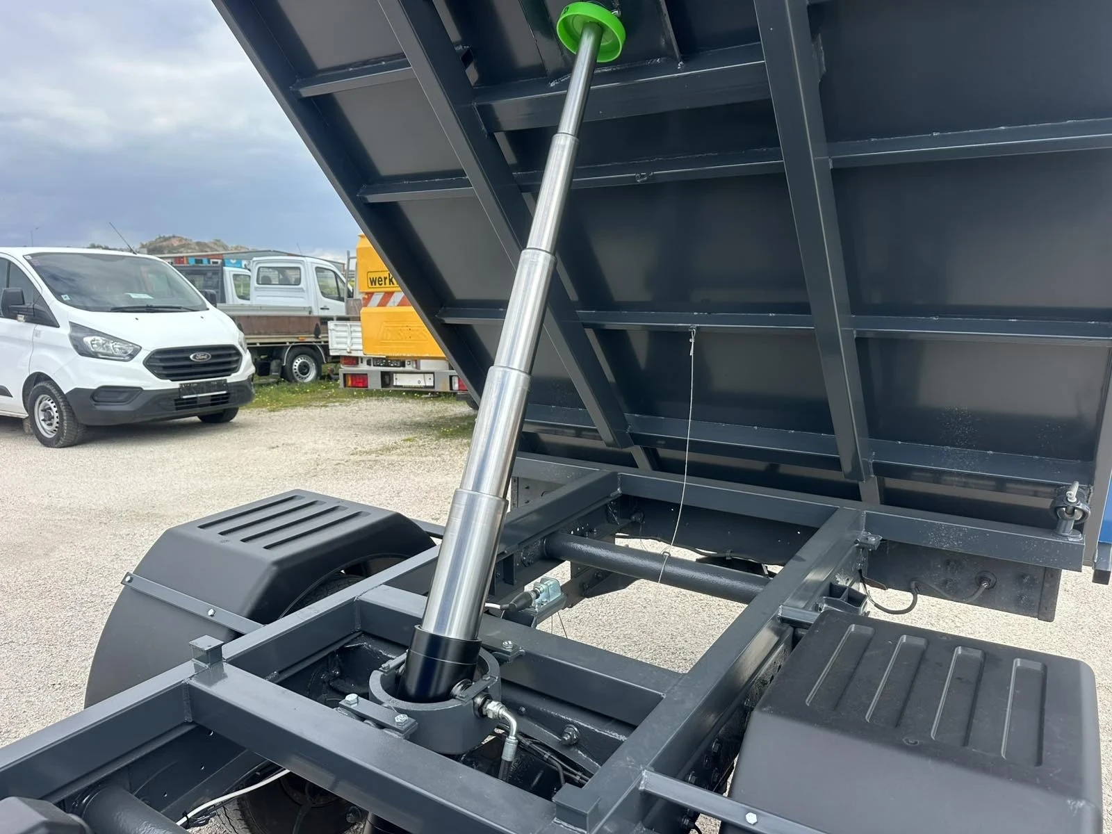 Iveco 35c18 Тристранен самосвал, снимка 11 - Бусове и автобуси - 54181012