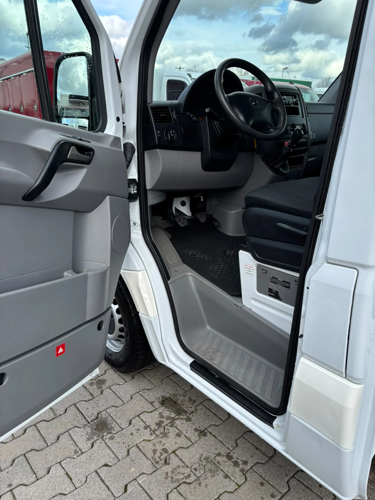 Mercedes-Benz 313 CDI, снимка 5 - Бусове и автобуси - 55852420