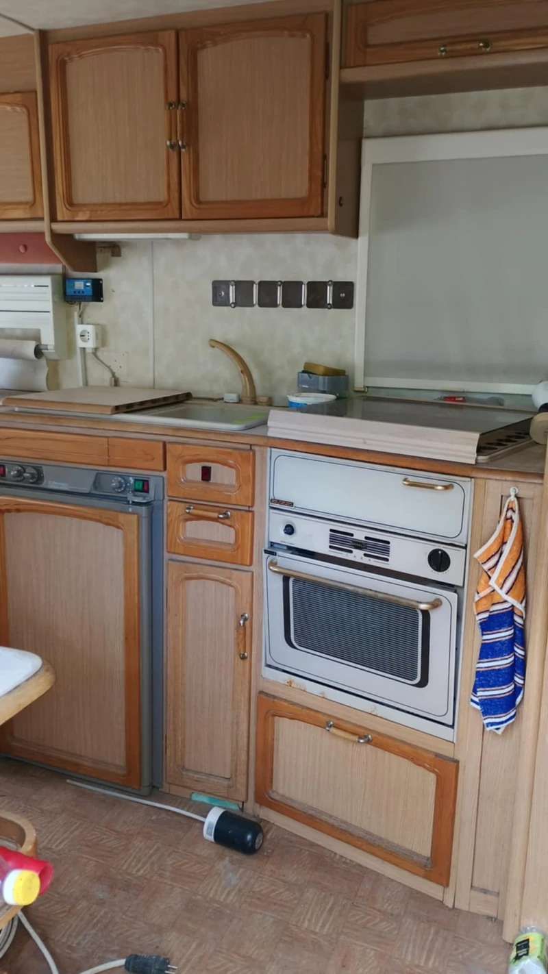 Каравана Compas RALLYE 460/2, снимка 8 - Каравани и кемпери - 52658458