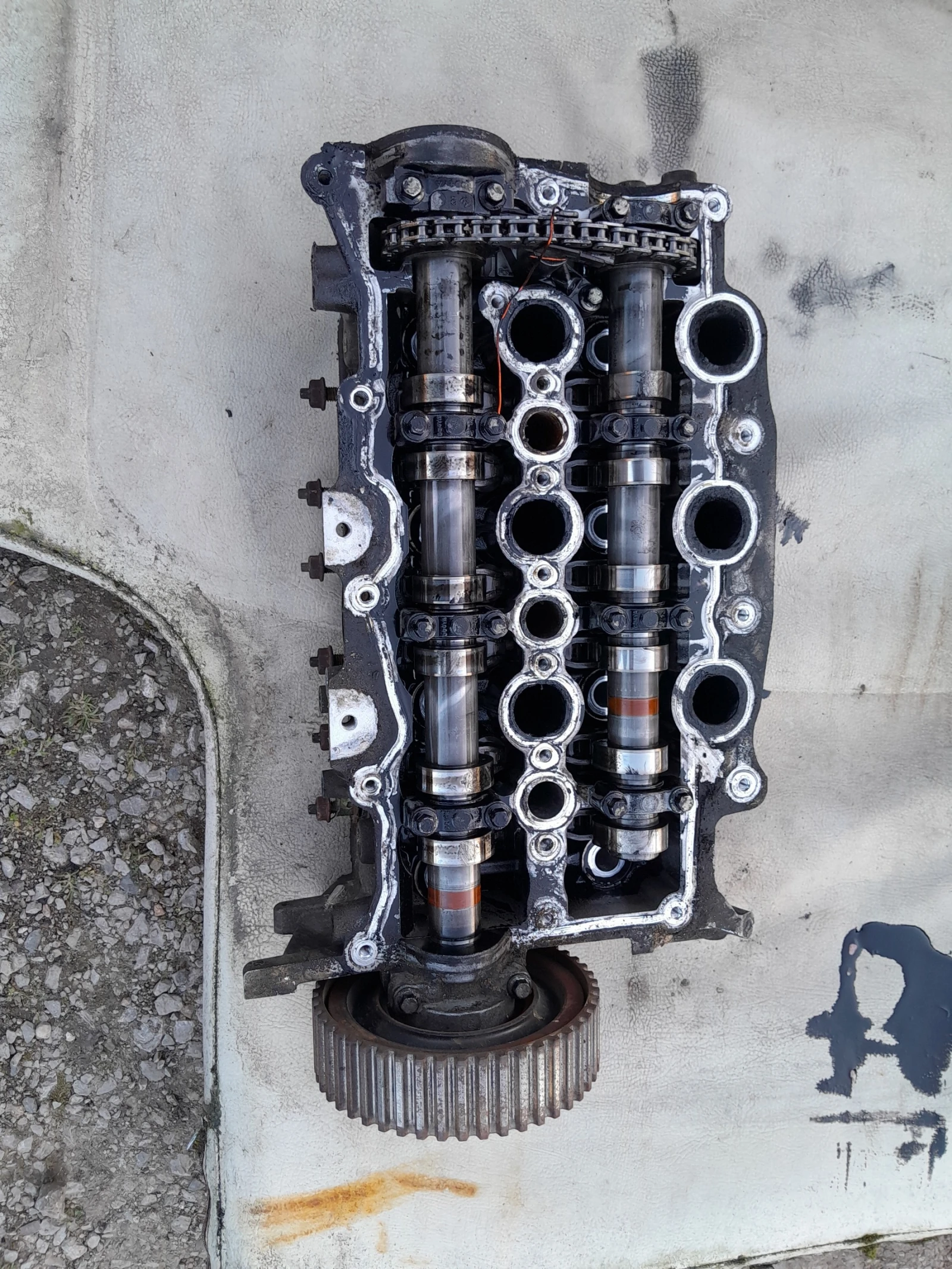 Продавам глави за Ланд Ровер Дискавъри 3 2.7D 2008г.Цената е за брой. 