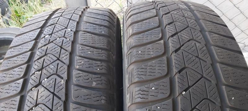 Гуми Зимни 205/60R16, снимка 1 - Гуми и джанти - 29888758