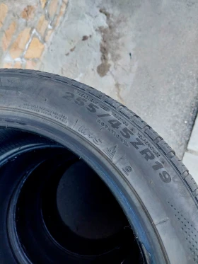 Гуми Всесезонни 255/45R19, снимка 2 - Гуми и джанти - 49588299