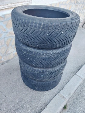 Гуми Всесезонни 255/45R19, снимка 1 - Гуми и джанти - 49588299