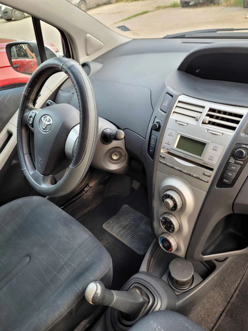 Toyota Yaris 1.3 VVTI, снимка 9 - Автомобили и джипове - 46833499