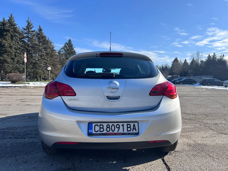 Opel Astra, снимка 3 - Автомобили и джипове - 48556334