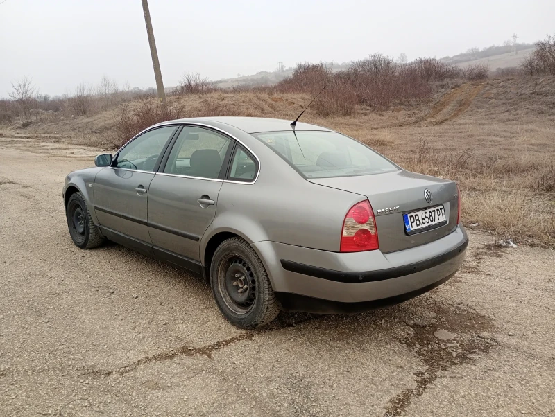 VW Passat 1.8 турбо, снимка 3 - Автомобили и джипове - 49360841