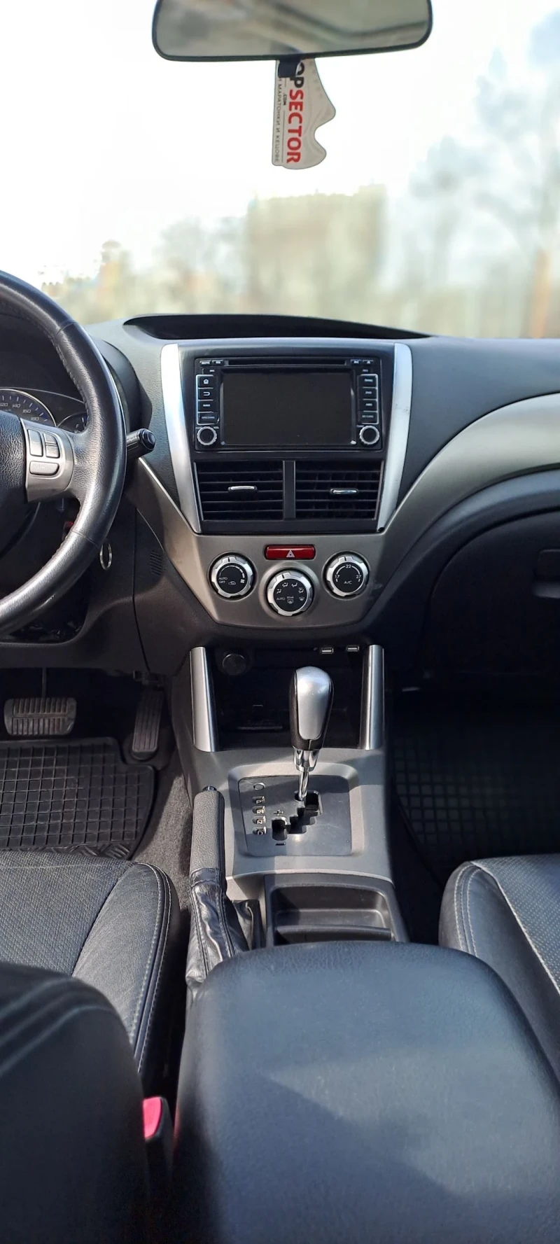 Subaru Forester 2.0i, снимка 10 - Автомобили и джипове - 49516602