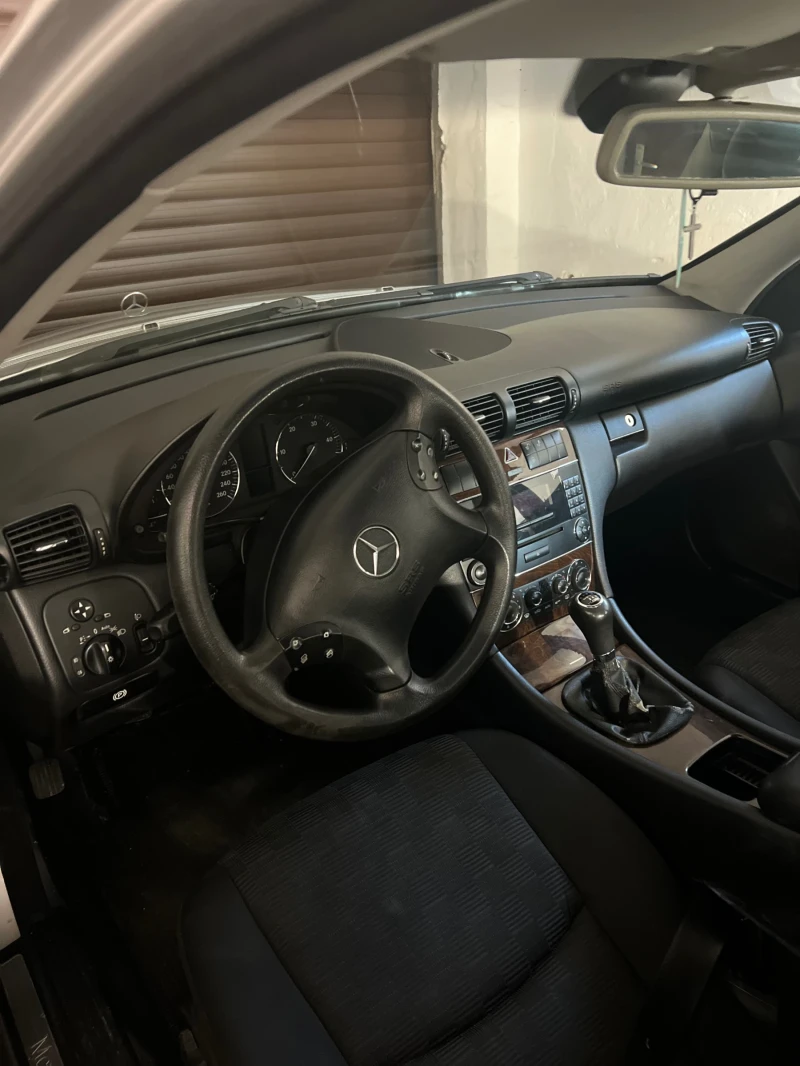 Mercedes-Benz 220, снимка 5 - Автомобили и джипове - 51632878