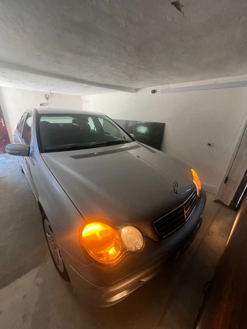 Mercedes-Benz 220, снимка 3 - Автомобили и джипове - 51632878