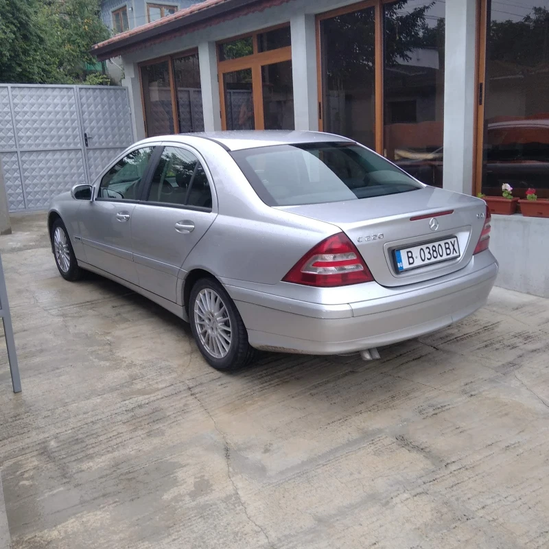 Mercedes-Benz 220, снимка 11 - Автомобили и джипове - 51632878