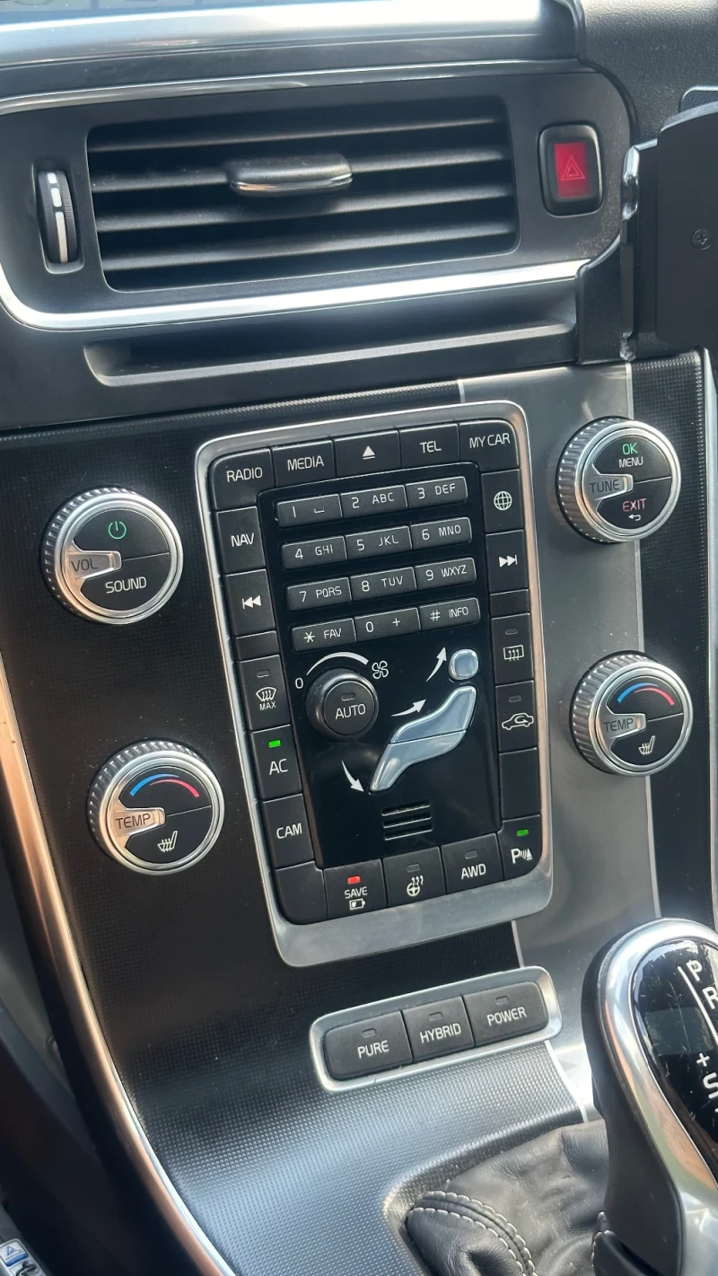 Volvo V60 2.4 D6 plug in hybrid, снимка 9 - Автомобили и джипове - 52770993