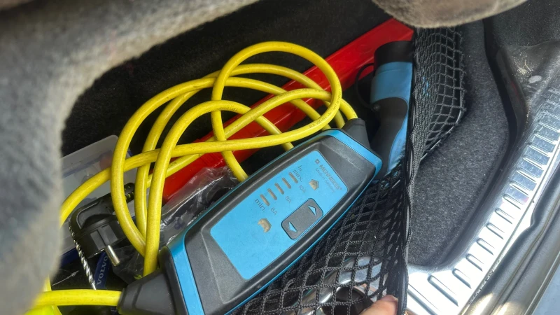 Volvo V60 2.4 D6 plug in hybrid, снимка 17 - Автомобили и джипове - 52770993