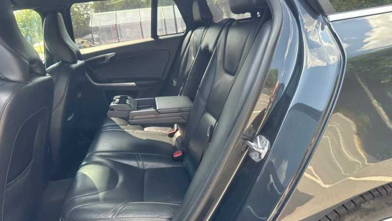 Volvo V60 2.4 D6 plug in hybrid, снимка 15 - Автомобили и джипове - 52770993