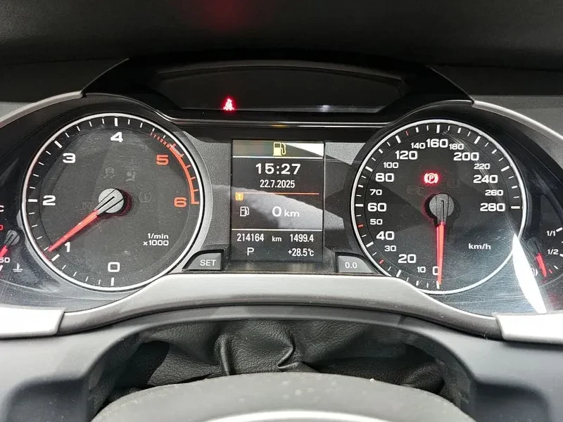 Audi A4 2.0 TDI, снимка 8 - Автомобили и джипове - 53884299