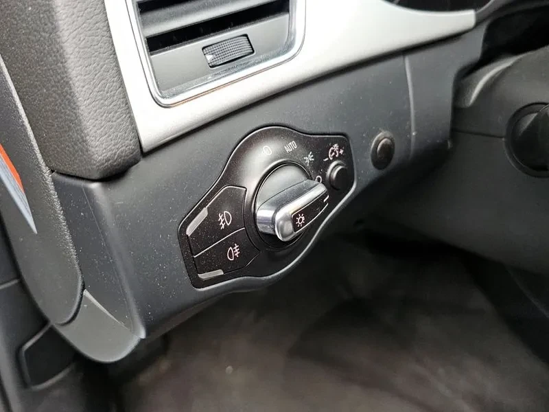 Audi A4 2.0 TDI, снимка 17 - Автомобили и джипове - 53884299