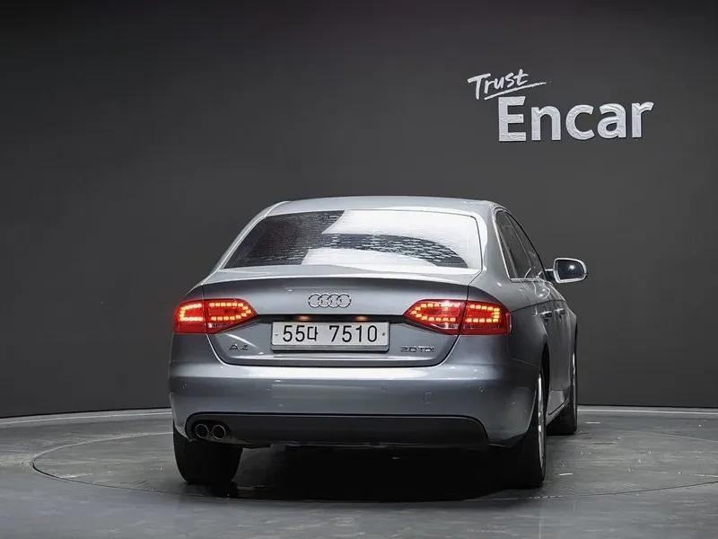 Audi A4 2.0 TDI, снимка 4 - Автомобили и джипове - 53884299