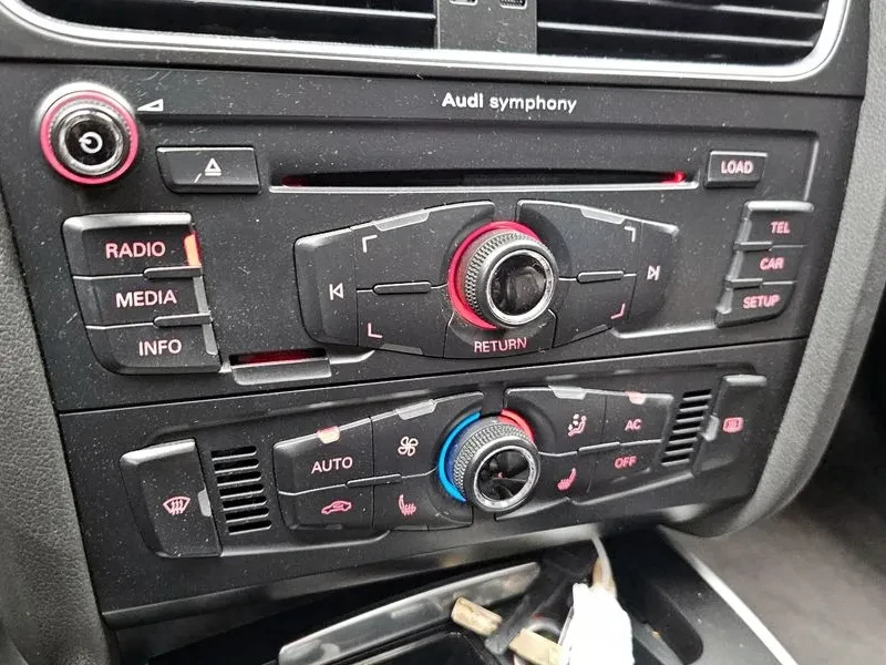 Audi A4 2.0 TDI, снимка 16 - Автомобили и джипове - 53884299