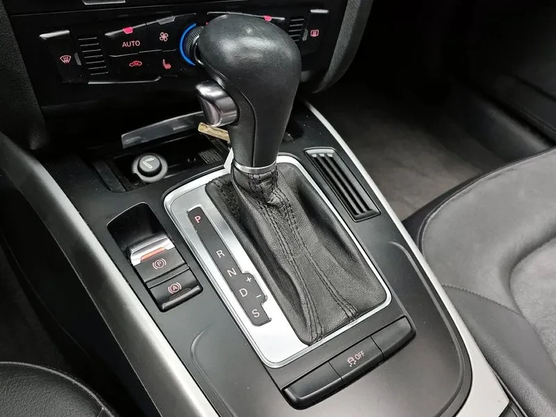 Audi A4 2.0 TDI, снимка 9 - Автомобили и джипове - 53884299