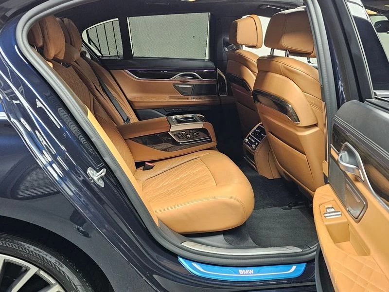 BMW 740 740d xDrive Design Pure Excellence| 320к.с.| ВКЛ.Т, снимка 12 - Автомобили и джипове - 55608645