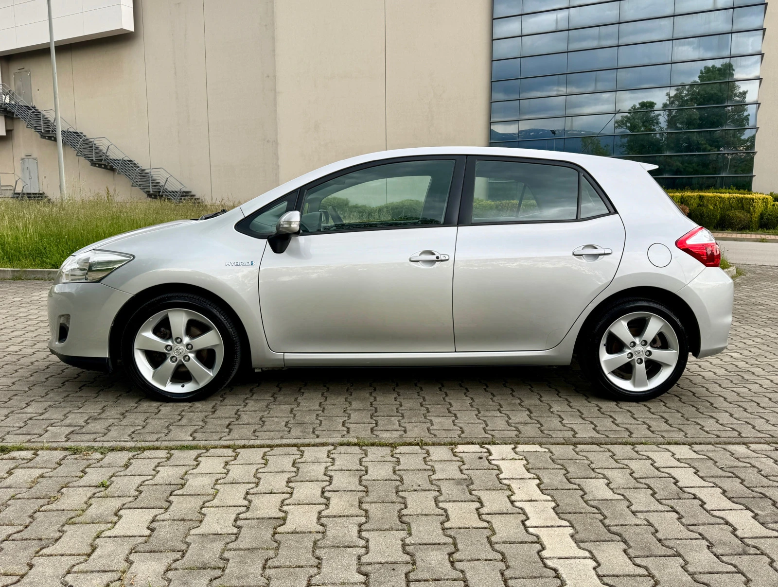 Toyota Auris 1.8 Hybrid - ТОП СЪСТОЯНИЕ - - изображение 2