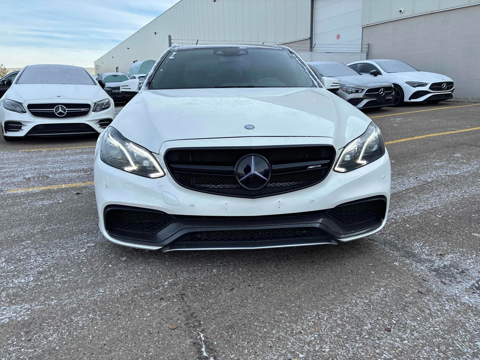 Mercedes-Benz E 63 AMG S * * CARFAX * * АВТО КРЕДИТ * *  - изображение 2