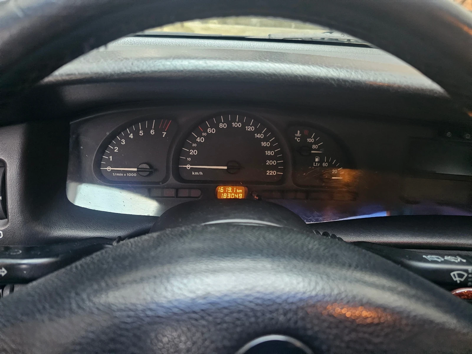 Opel Vectra 1.6 - изображение 9